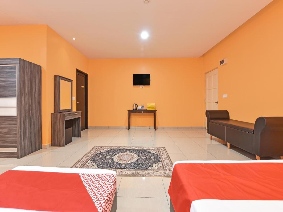 Oyo 90722 D'Puncak Hotel Cao nguyên Cameron Ngoại thất bức ảnh
