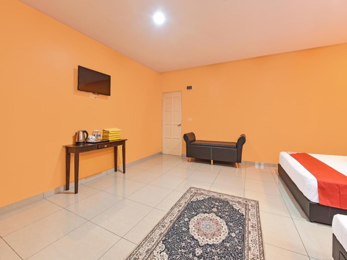 Oyo 90722 D'Puncak Hotel Cao nguyên Cameron Ngoại thất bức ảnh